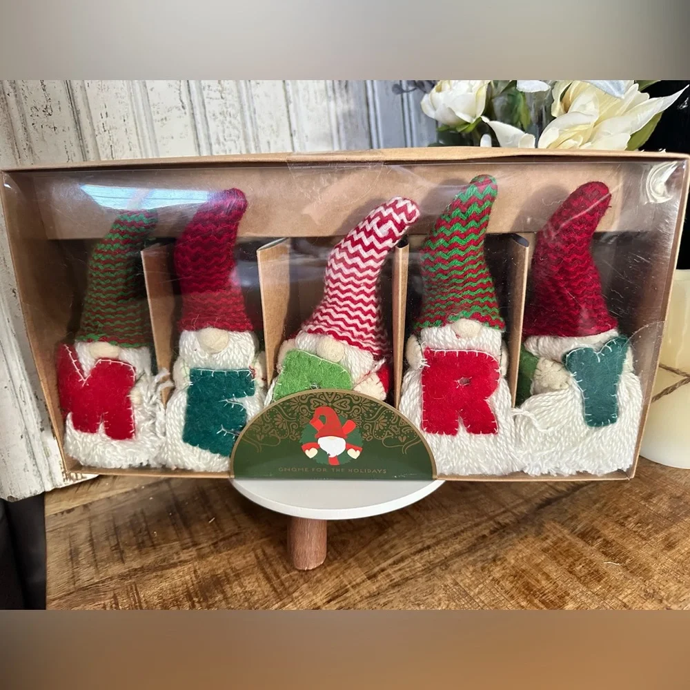 Gnome for the Holidays - Merry Garland